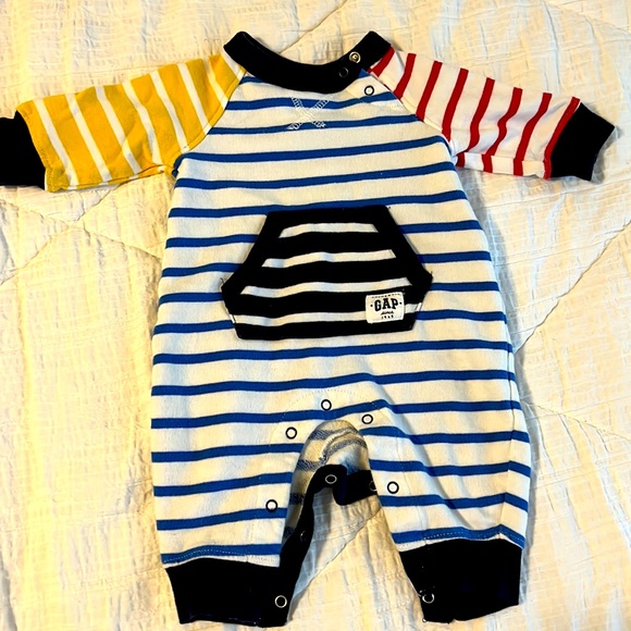 Baby Gap romper - Picture 1 of 3